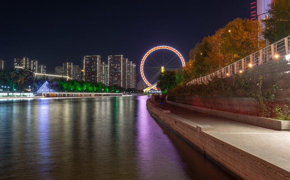 中国天津海河沿岸城市建筑风光