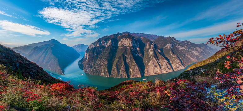 三峡红叶似彩霞