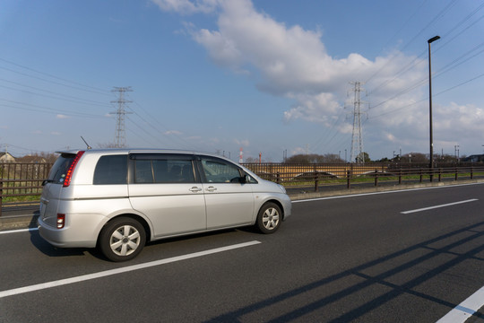 公路厢式轿车