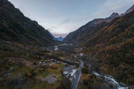 川西高原秋季高山森林自然风光