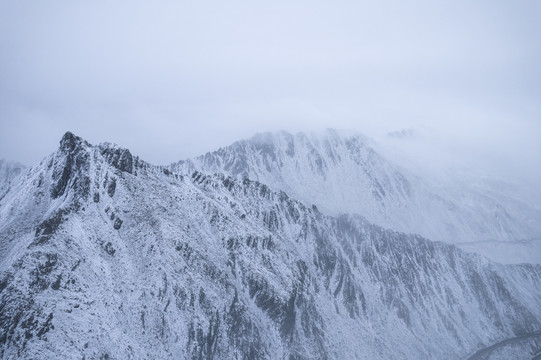 雪山水墨画自然风光