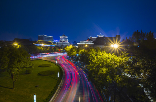 西安城墙北大街夜景风光