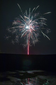 夜空烟花礼花烟火版权素材图片