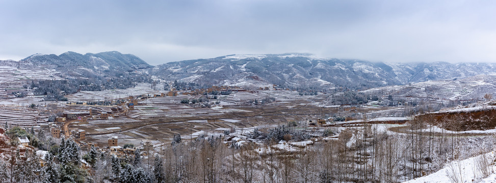 云南昭通冬季雪地田园风光