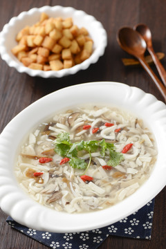 山菌豆腐汤