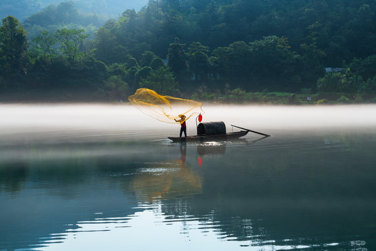 雾漫小东江晨景