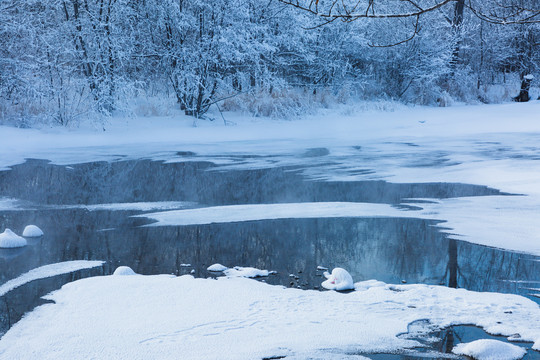 冬季雾凇冰雪河流