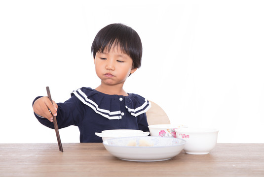 吃着饭连带卖萌的中国小女孩