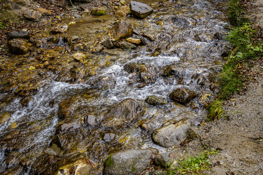 山泉水溪水