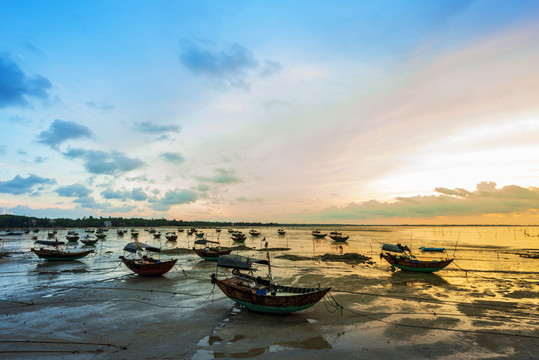 海边滩涂彩霞