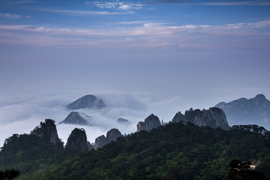 云雾山峦