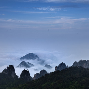 云雾山峦