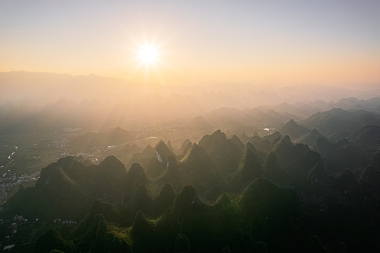 广西桂林山水日出航拍全景