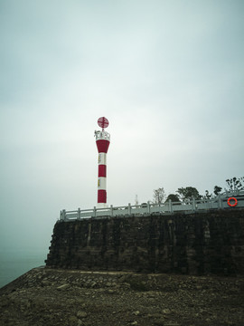 长江岸边的古灯塔