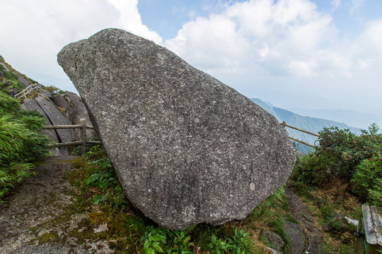 广西桂林猫儿山神仙柱巨石