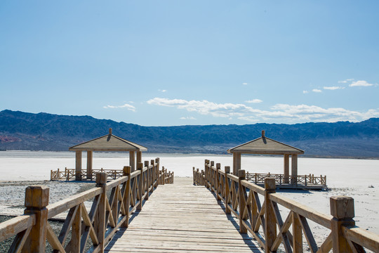 新疆盐湖自然风景