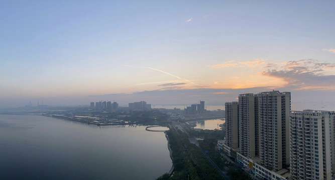 湛江市海湾晨曦景色全景