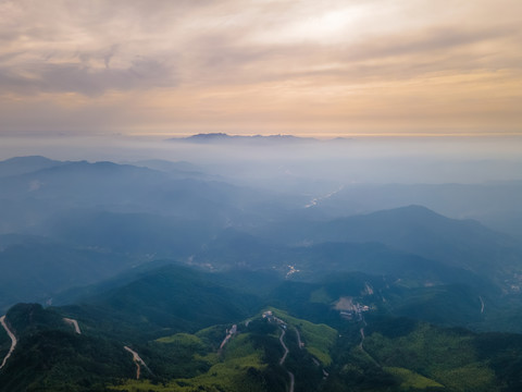 湖北黄冈罗田大别山薄刀锋风景区