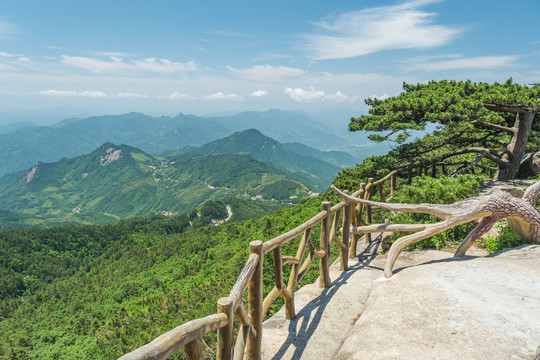 湖北黄冈罗田大别山薄刀锋风景区