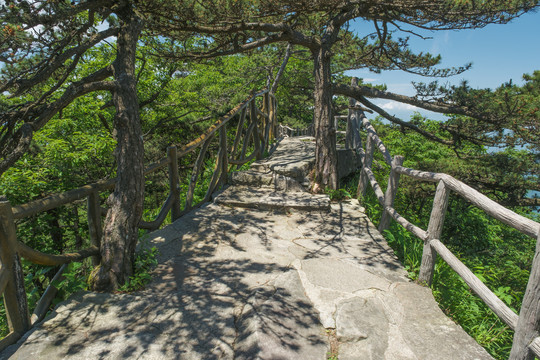 湖北黄冈罗田大别山薄刀锋风景区