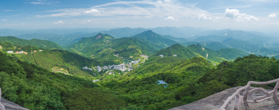 湖北黄冈罗田大别山薄刀锋风景区