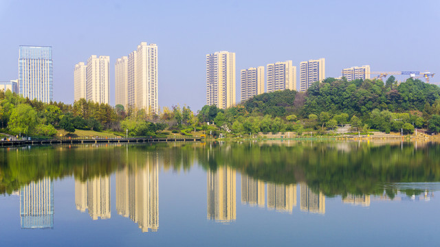 尖山湖湖畔建筑