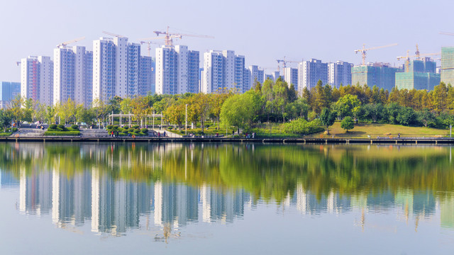 尖山湖湖畔建筑