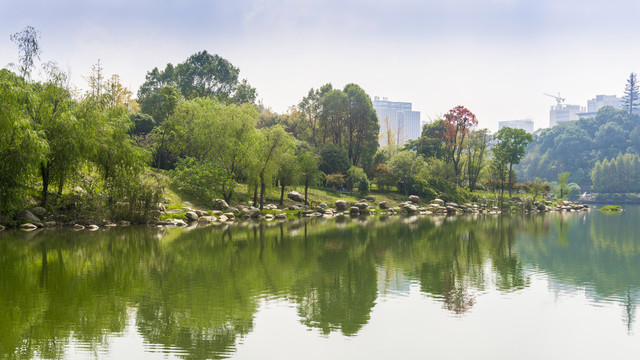 尖山湖公园湖景