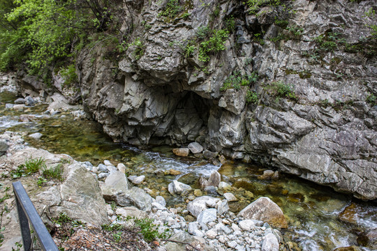 秦岭山涧