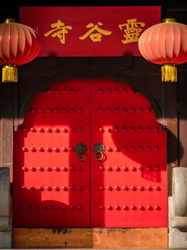 南京灵谷寺红色的大门