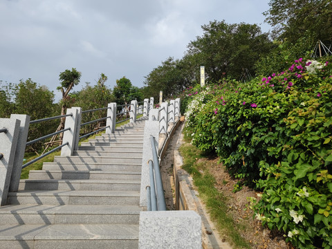 潘茂名纪念馆绿色登山路
