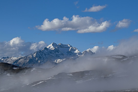 川西雅拉雪山