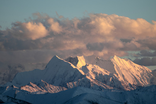 贡嘎雪山