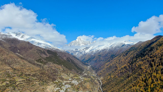 川西四姑娘山景区雪山