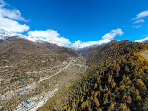 川西四姑娘山景区雪山