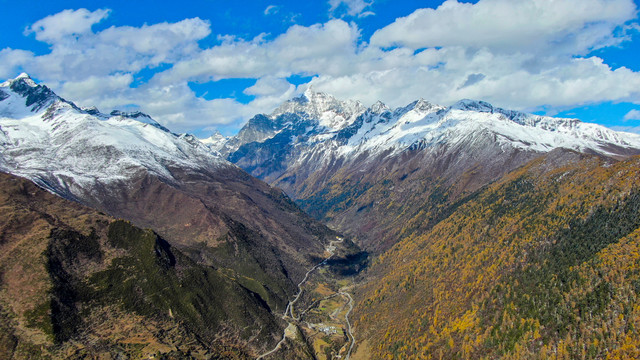 川西四姑娘山景区雪山