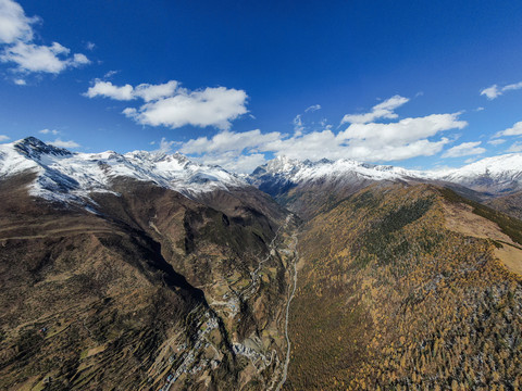 川西四姑娘山景区雪山