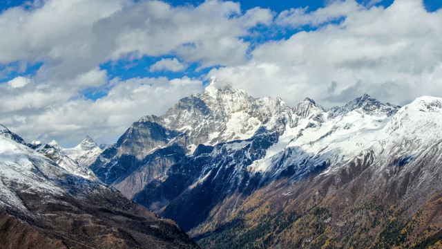 川西四姑娘山景区雪山