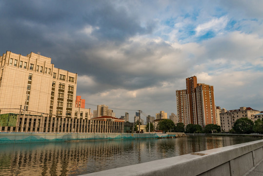 苏州河沿岸城市风光