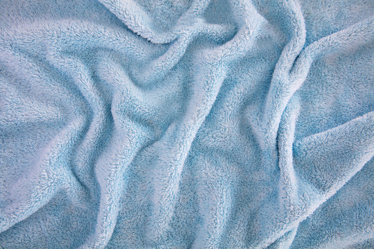 皱状纹理的蓝色毛绒浴巾布料