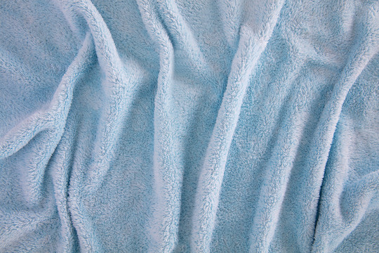 皱状纹理的蓝色毛绒浴巾布料