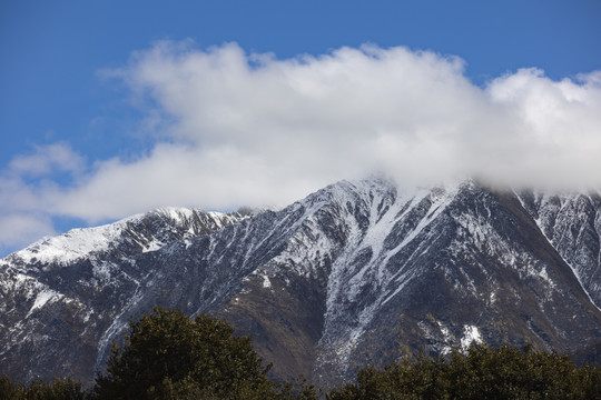 四姑娘山景区雪山