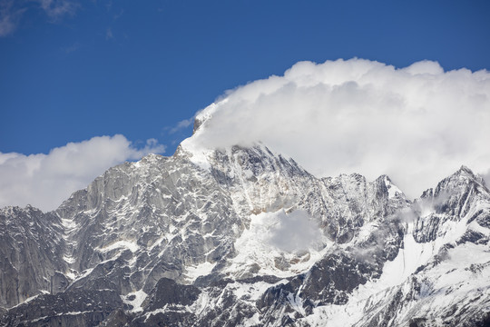 川西四姑娘山景区雪山