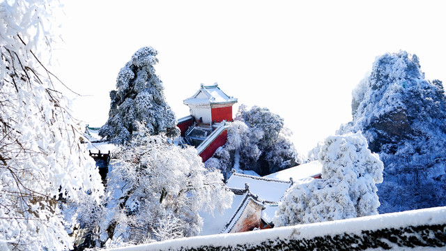 十堰武当山雪景