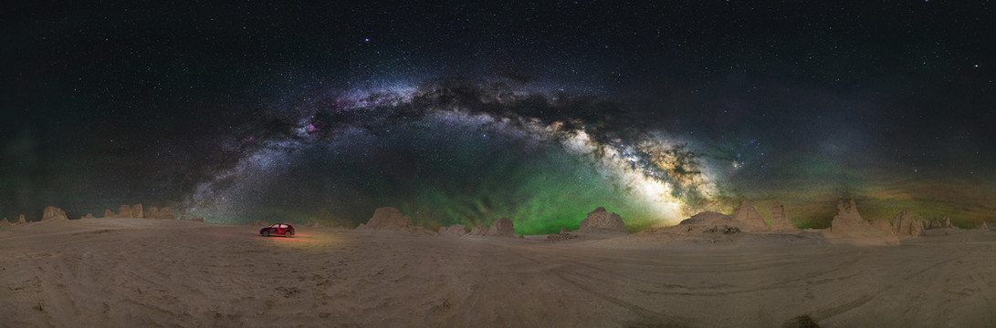 鄂博梁丹霞地貌银河星空全景