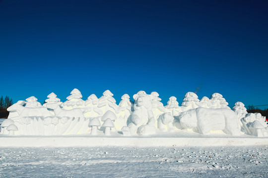 森林动物雪雕