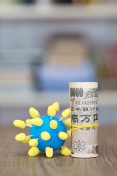 新型冠状病毒模型和日元钞票