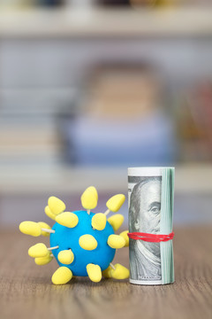 新型冠状病毒模型和美元钞票