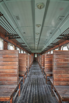 老火车厢内景