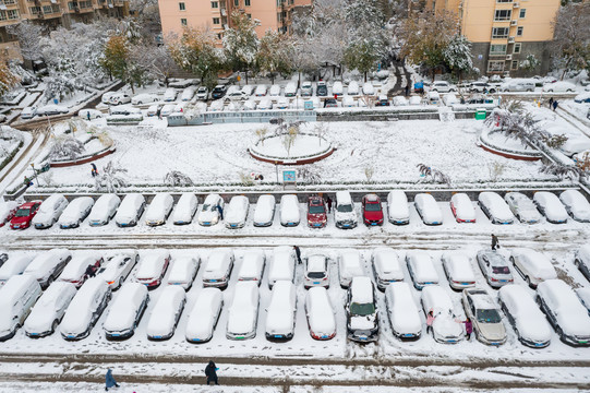 航拍雪后的济南城市风光